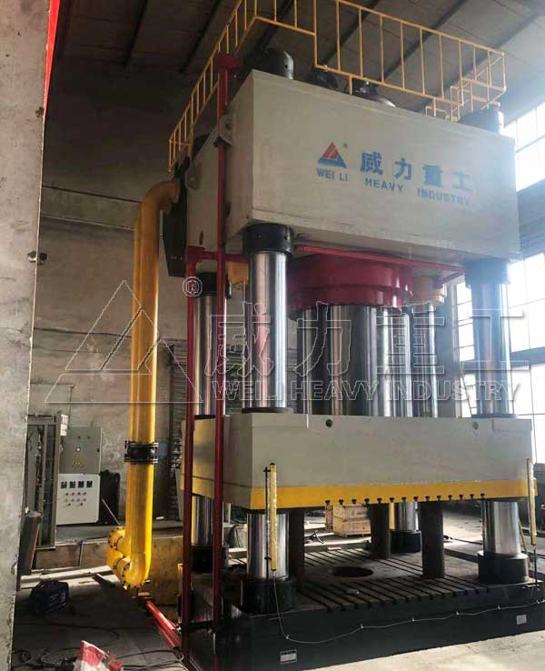 3000吨铁粉配重块成型液压机设备热压生产现场
