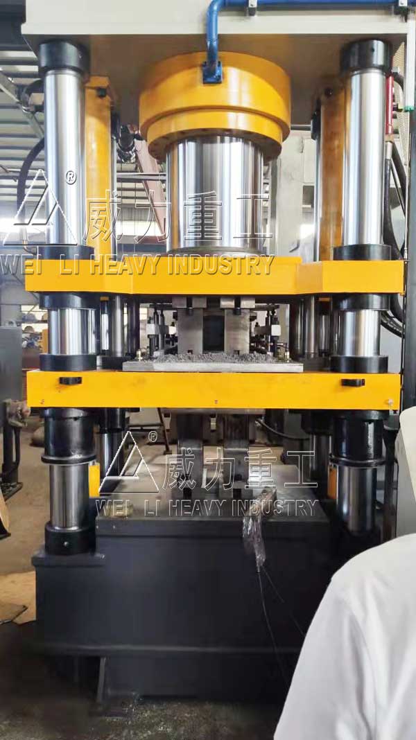 800吨碳化硅砖成型液压机