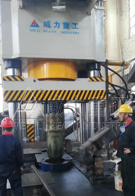2000吨石墨坩埚液压机